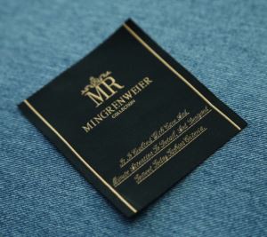 Tikketta minsuġa Straight Cut Gold Thread