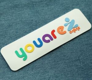 Custom Colorized Logo Badge tal-gomma